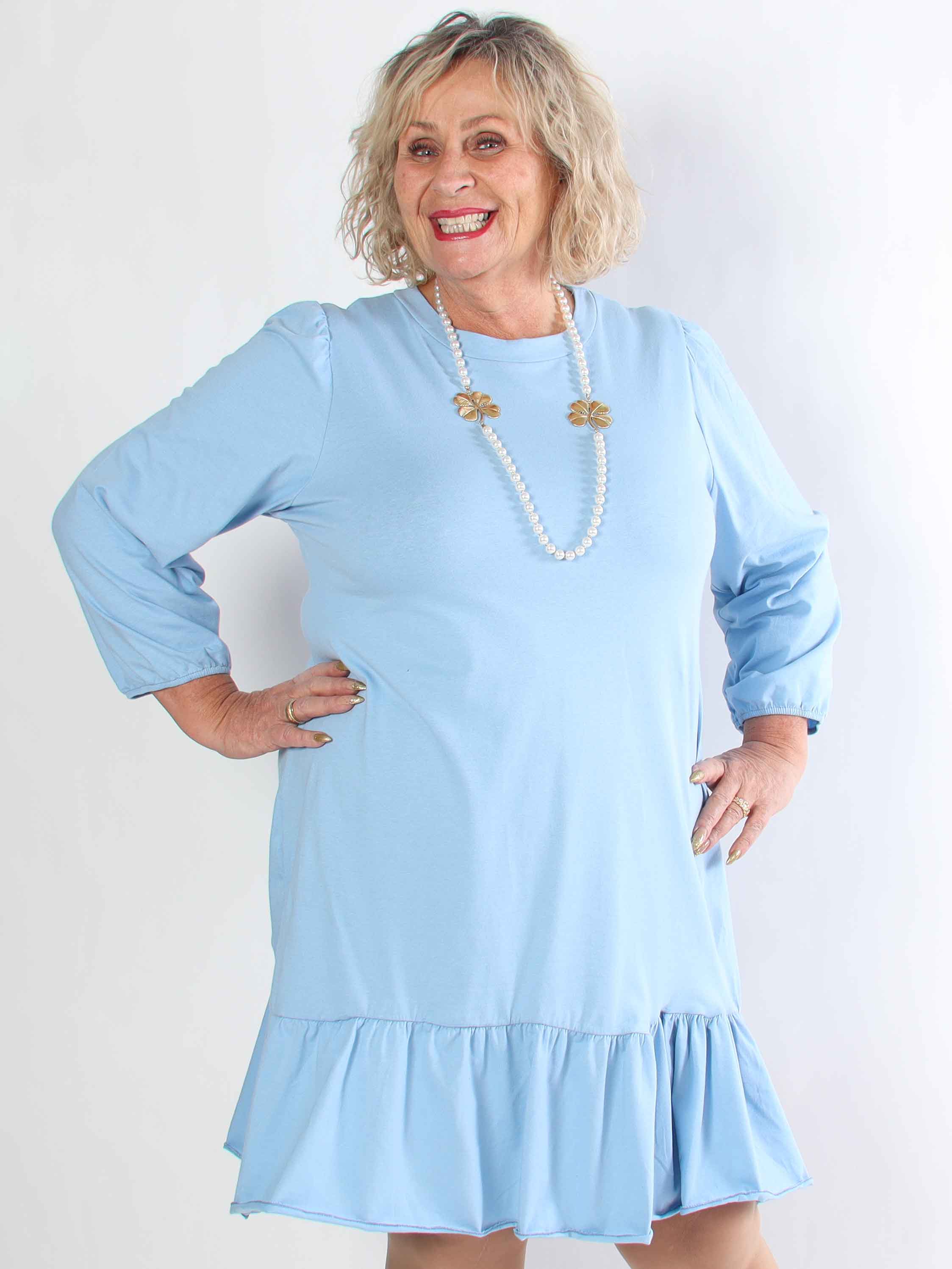 Zafira - Plus size joggingkjole i bomuld med sød flæsekant